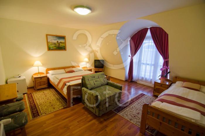 Gosztola Gyoengye-Az Erdo Szallodaja Esterno foto