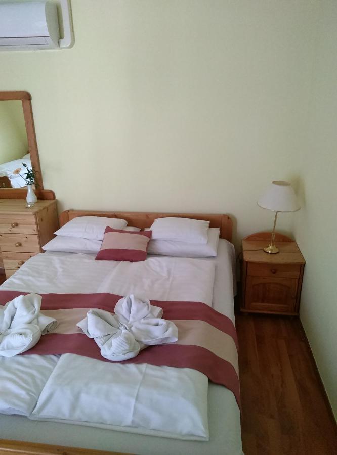 Gosztola Gyoengye-Az Erdo Szallodaja Esterno foto