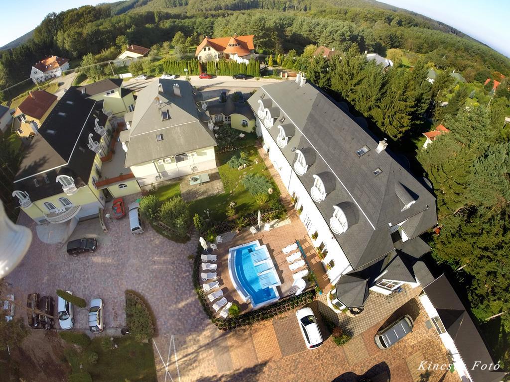 Gosztola Gyoengye-Az Erdo Szallodaja Esterno foto